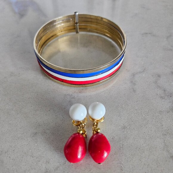SET OF RED, WHITE, BLU & GOLD BANGLE BRACELETS & CROWN TRIFARI RED BEAD EARRINGS - Picture 2 of 15